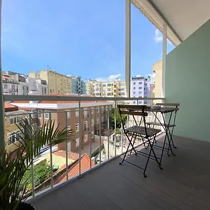 https://livin-lisbon-hostel.hotels-lisbon-portugal.com